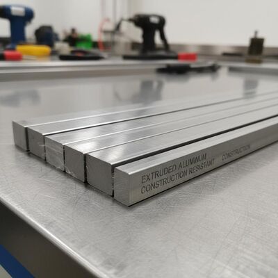 Aluminium Flat Bar Extruded Corrosion Resistant Lightweight Anodized Surface untuk penggunaan industri konstruksi